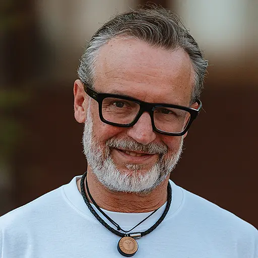 Dirk Maier, Yoga für Männer und Breathwork bei inside.